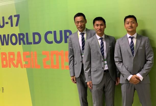 大学生商务旅行按摩